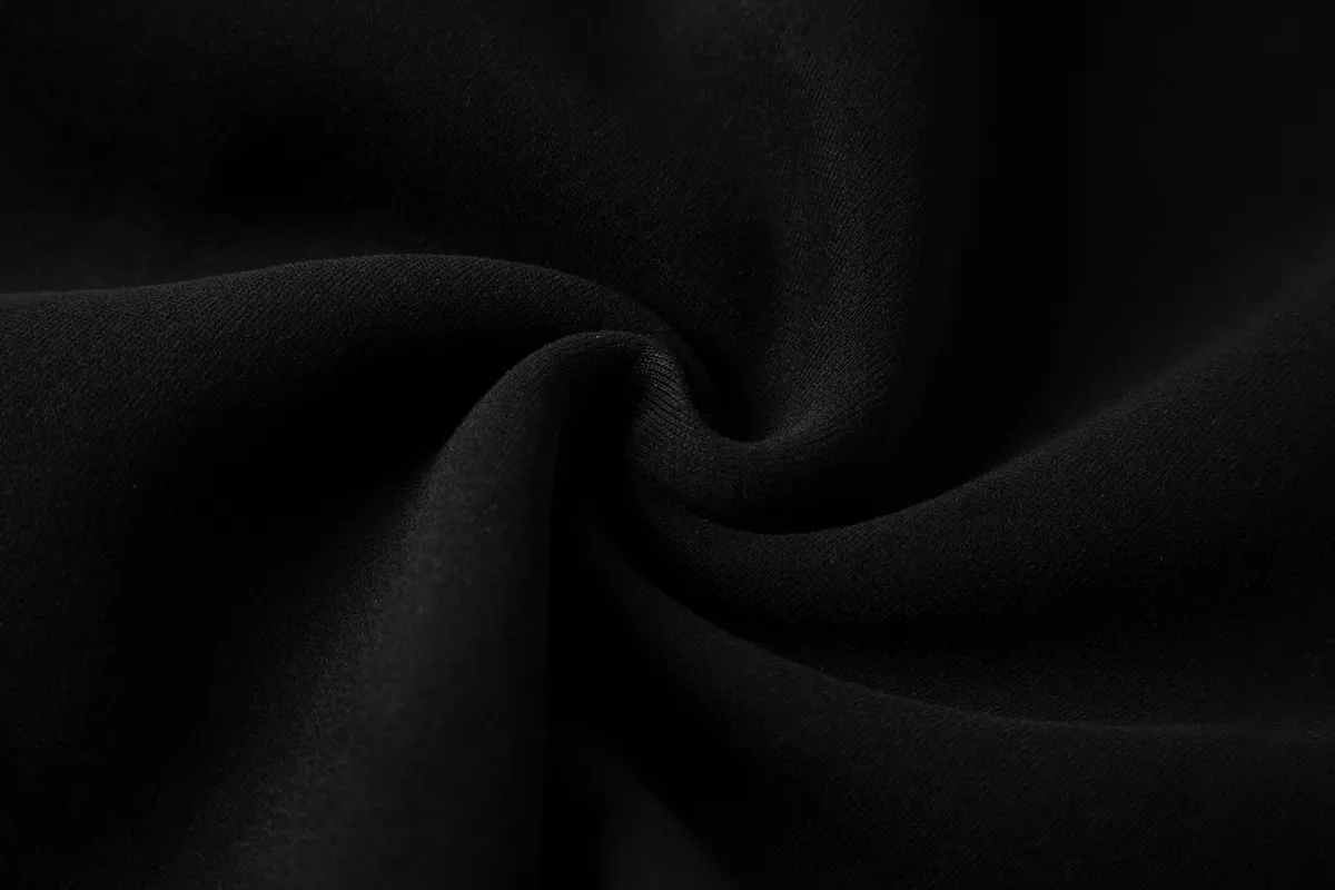 P260 White background picture [Evergreen for all seasons] Style number: 26201# (on sale all year round) Color: black and white / black and red / navy white / saffron / off-white / matte pink / light blue / yellow / dark gray Size: S to XL - Ralph Lauren/Ralph Lauren 26SS new four seasons classic basic three-dimensional Malaysia LOGO-No. 3 armband solid color long-sleeved zipper cardigan sweatshirt - 380g double-sided cotton heavy fabric✅ - The original version has the same 7.5CM widened thread processing✅ - Three-dimensional Malaysian embroidery Customized brand pentagonal POLO zipper ✅ - Ralph Lauren classic Malaysian logo Polo｜Unlock the British retro sports style RL classic style for all seasons The fit is loose and can be easily controlled by both men and women Simple Clean and versatile 1.2cm retro original color hook silk drawstring Full of details Use 380 grams of heavy double-sided cotton to create a tall and straight silhouette The iconic Malaysian embroidery logo interprets American origin. The solid color system can easily control formal and casual scenes.